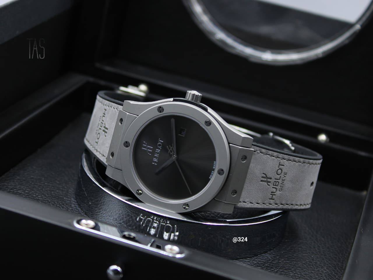 HUBLOT FOR MEN AUTOMATIC 41MM
220 dhs✅
Zain58
♥️♥️♥️