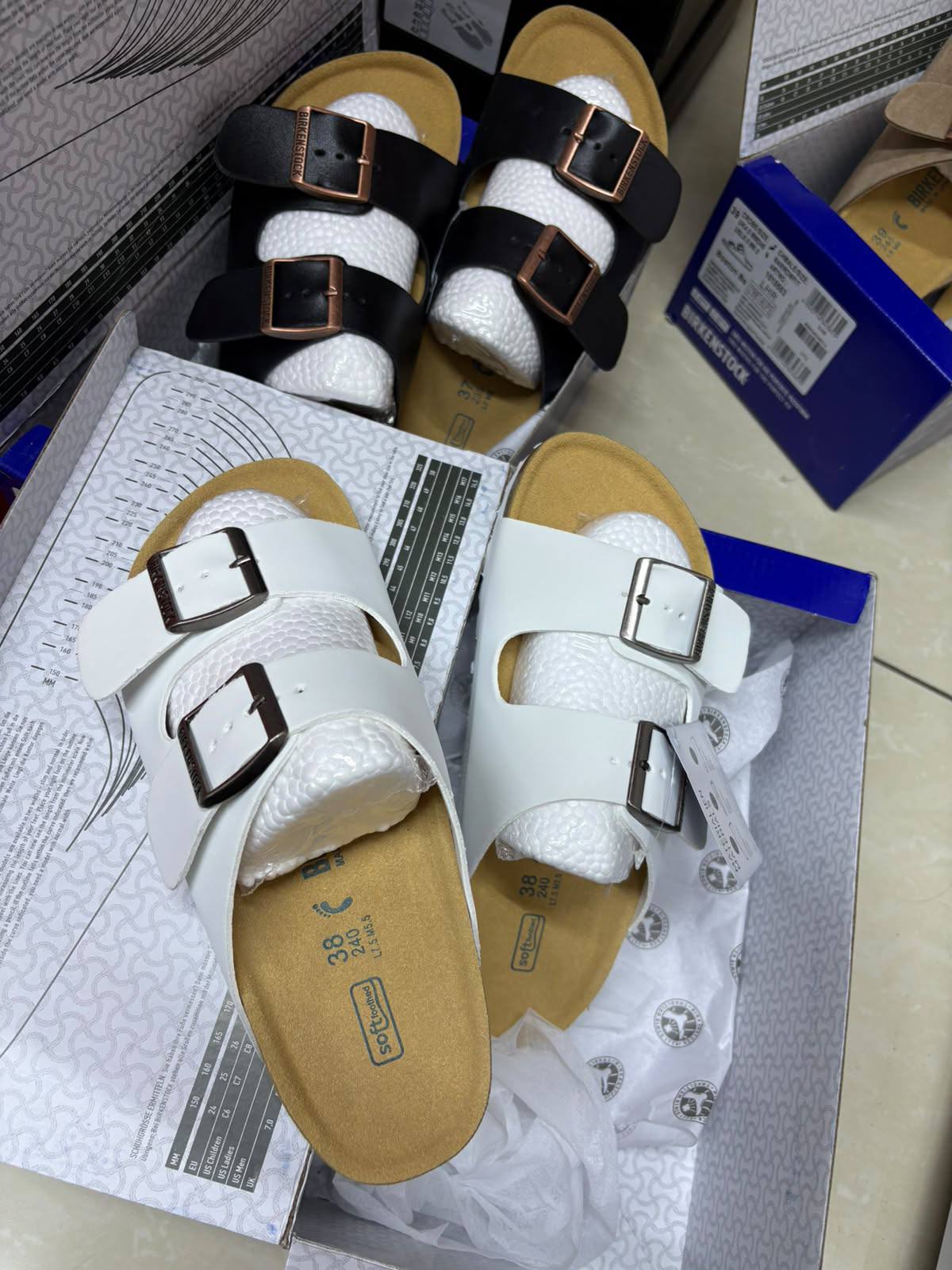 Birknstock
36-41,
110 dhs🇦🇪🇦🇪
Zain145
♥️♥️♥️