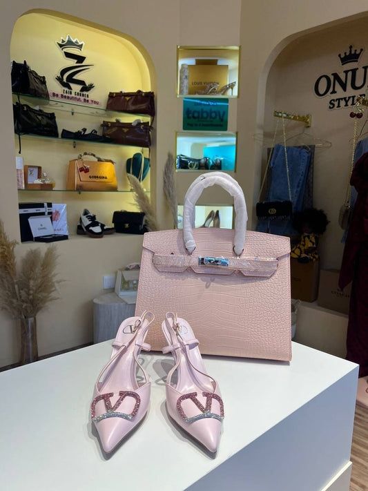 Hermes & valentino
Heels 140 dhs
Zain119
Bag 25 cm 120 dhs
Zain56
اطلبوها من الوتس المثبت في الأعلى👆🏻👆🏻
تواصلو معنا 👈🏻 Zain
For order WhatsApp pinned 👆🏻
♥️♥️♥️
