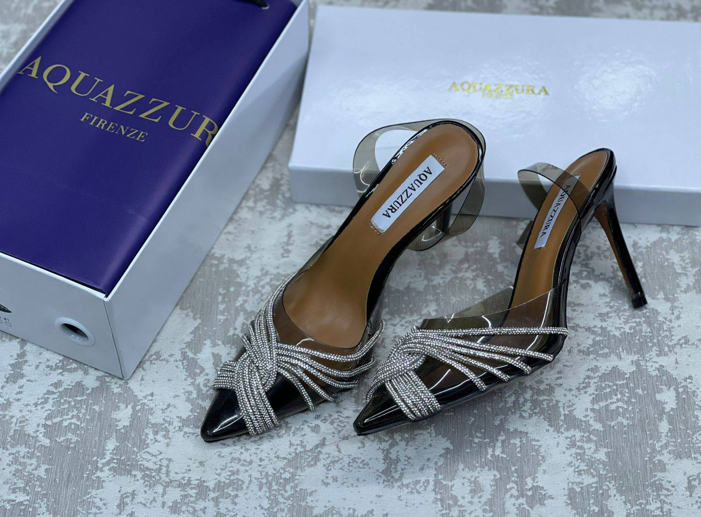 AQUAZZURA
Size 36 to 41.
130 dhs🗽
Zain175