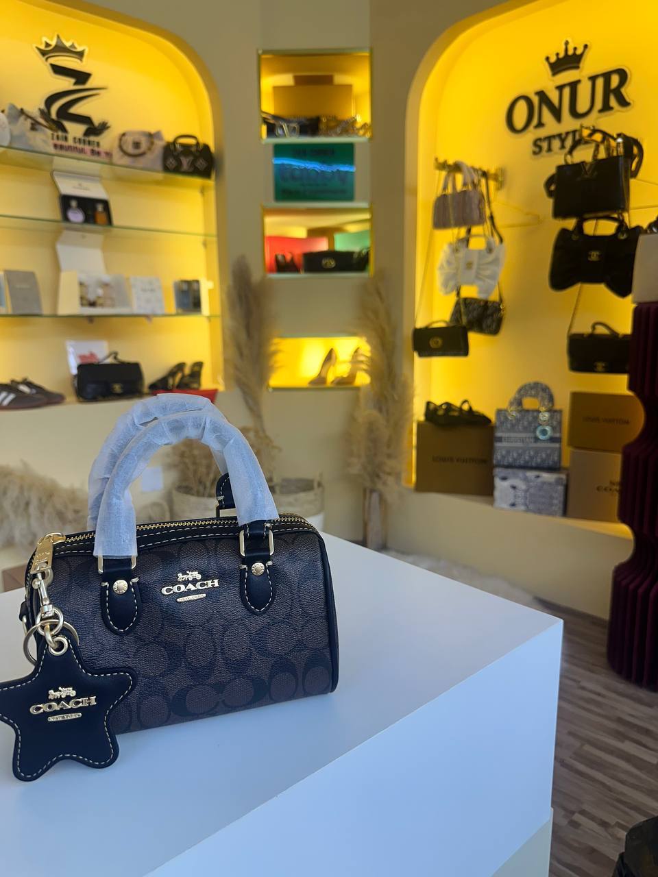 Coach
100 dhs
Zain186
اطلبوها من الوتس المثبت في الأعلى👆🏻👆🏻
تواصلو معنا 👈🏻 Zain
For order WhatsApp pinned 👆🏻
♥️♥️♥️