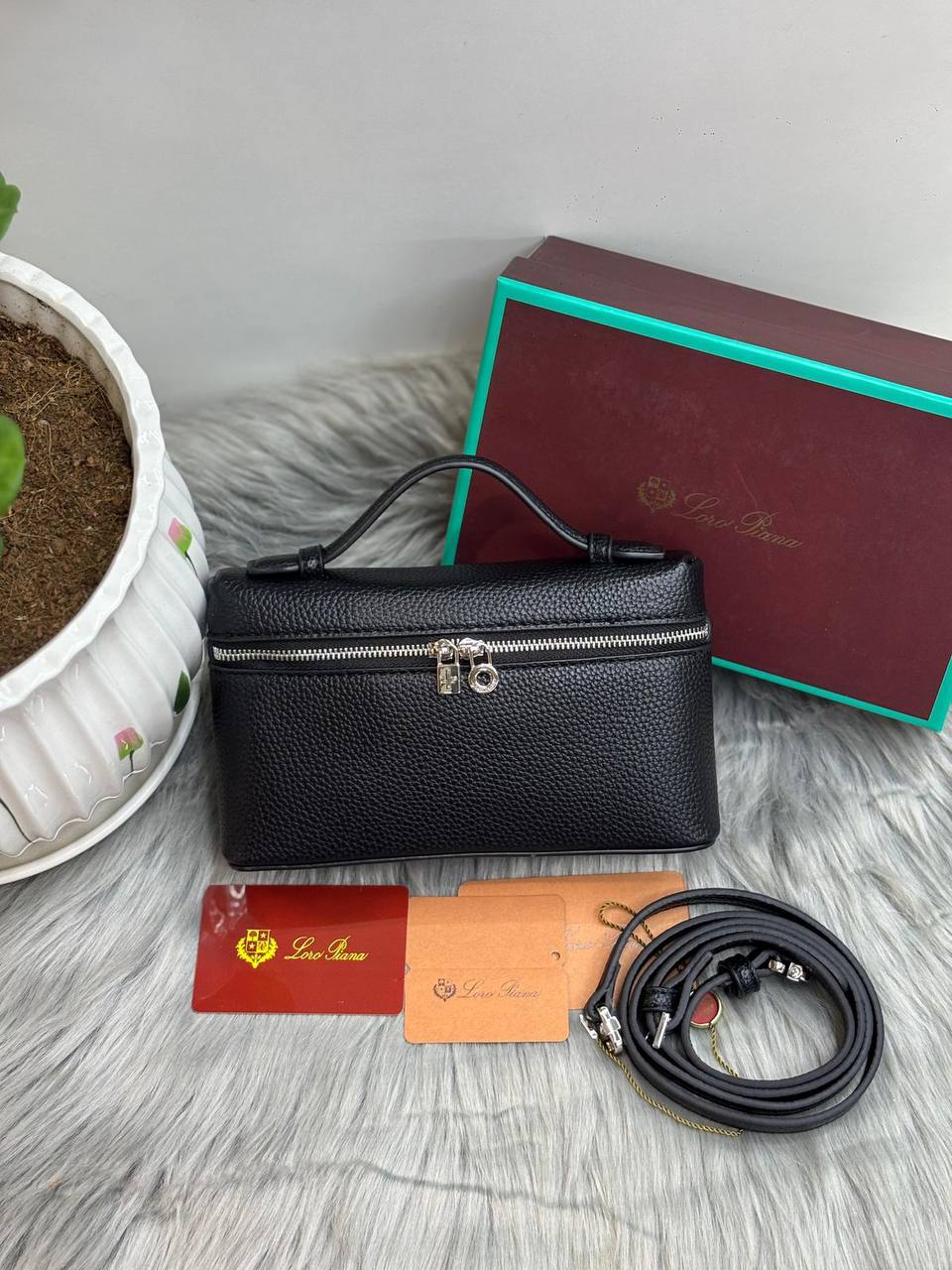 Loro Piana
with box
🎁🎁🎁
90 dhs✅
Zain244
♥️♥️♥️