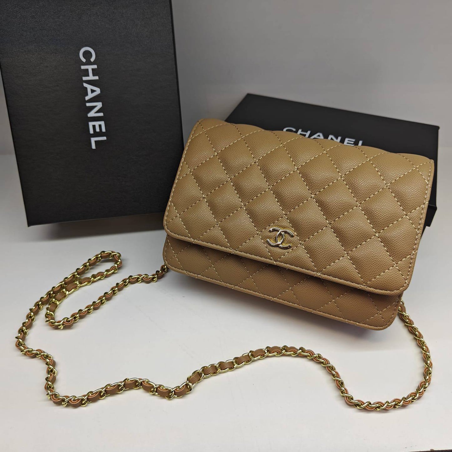 Chanel
80 dhs❣️
with box
🎁🎁🎁
Zain235
♥️♥️♥️