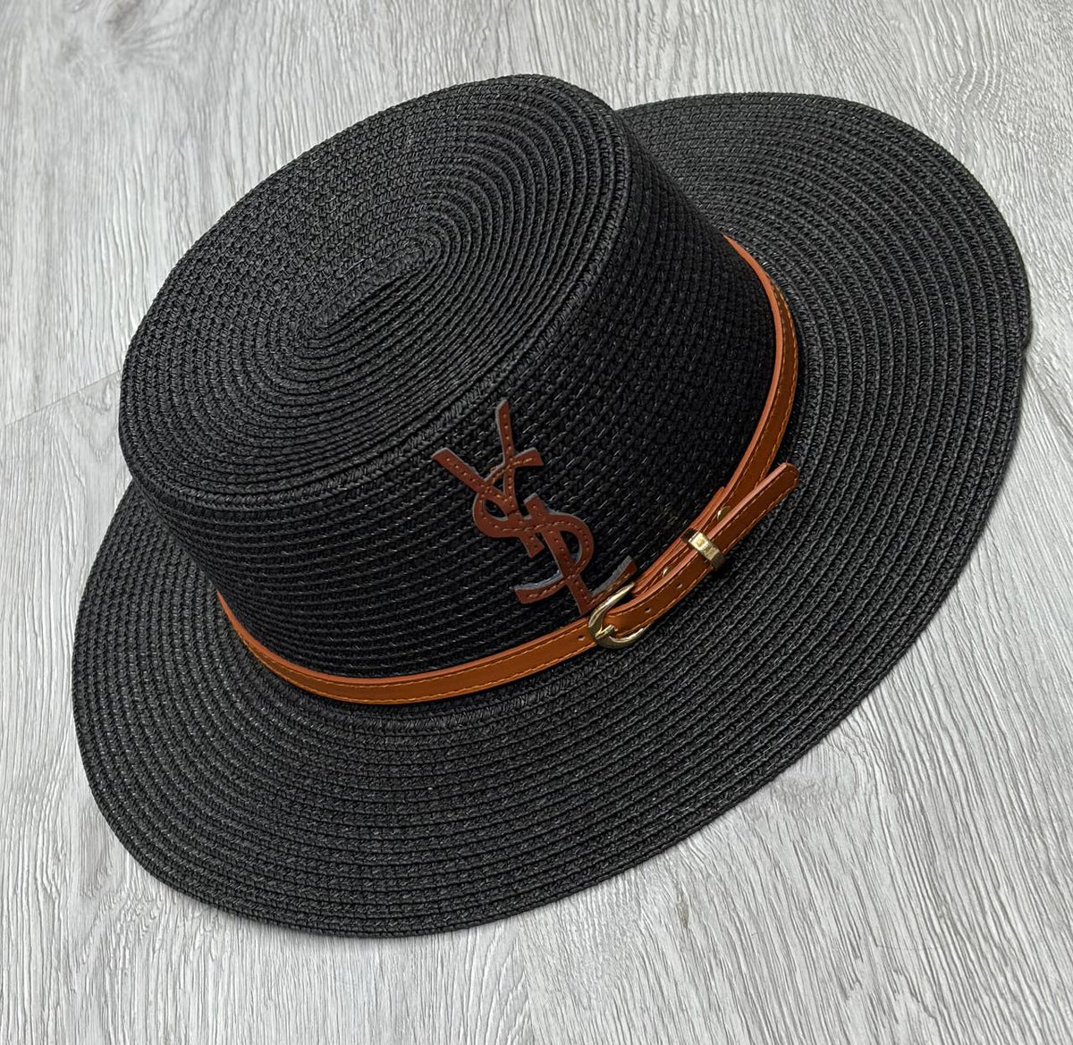 YSL HATS
260 dhs🇦🇪🇦🇪
Zain328
♥️♥️♥️