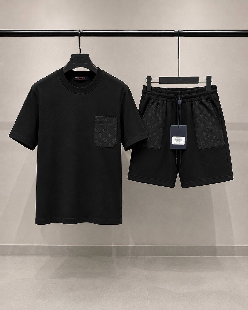 LV❣️
SUPER MASTER QUALITY ✨
SIZE :S M L XL XXL
380 dhs🇦🇪🇦🇪
Zain327
♥️♥️♥️
