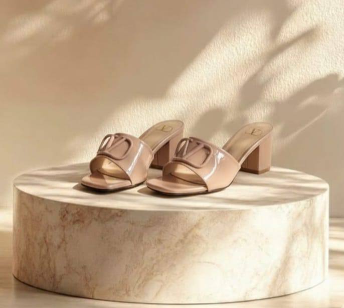 VALENTINO
☘️ *SIZE 36 to 41 ☘️
180 dhs❣️
Zain224
♥️♥️♥️