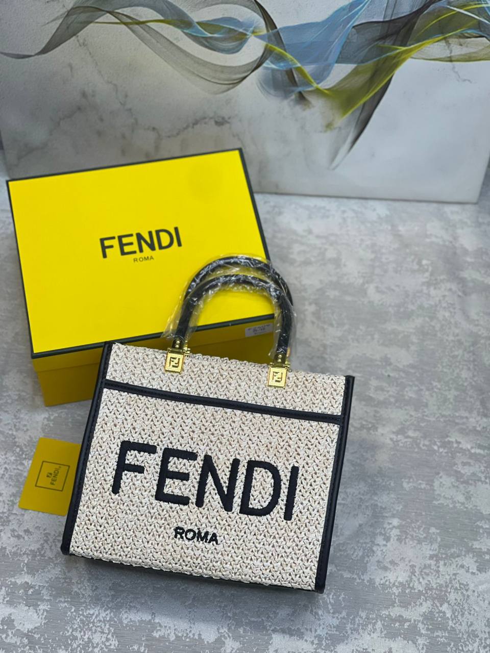 Fendi
130 dhs✅
With box
🎁🎁🎁
Zain175
♥️♥️♥️