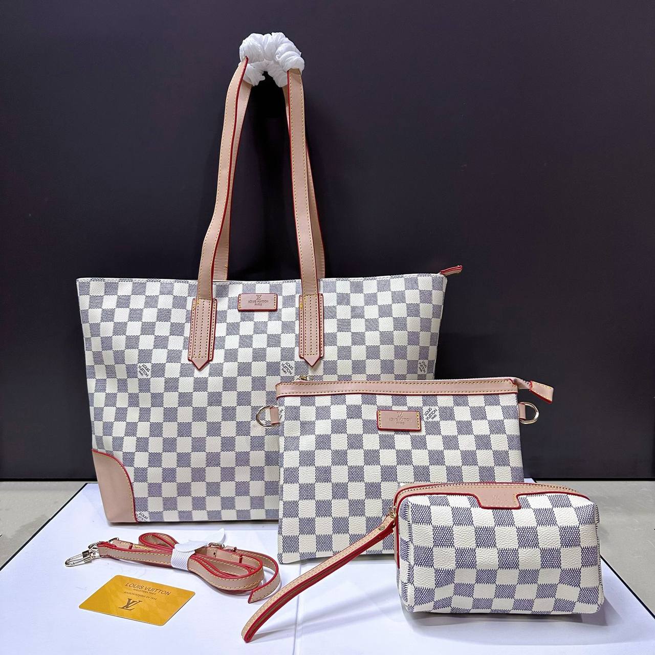 LV
3 IN 1
GOOD QUALITY
120 dhs✅
Zain39
♥️♥️♥️