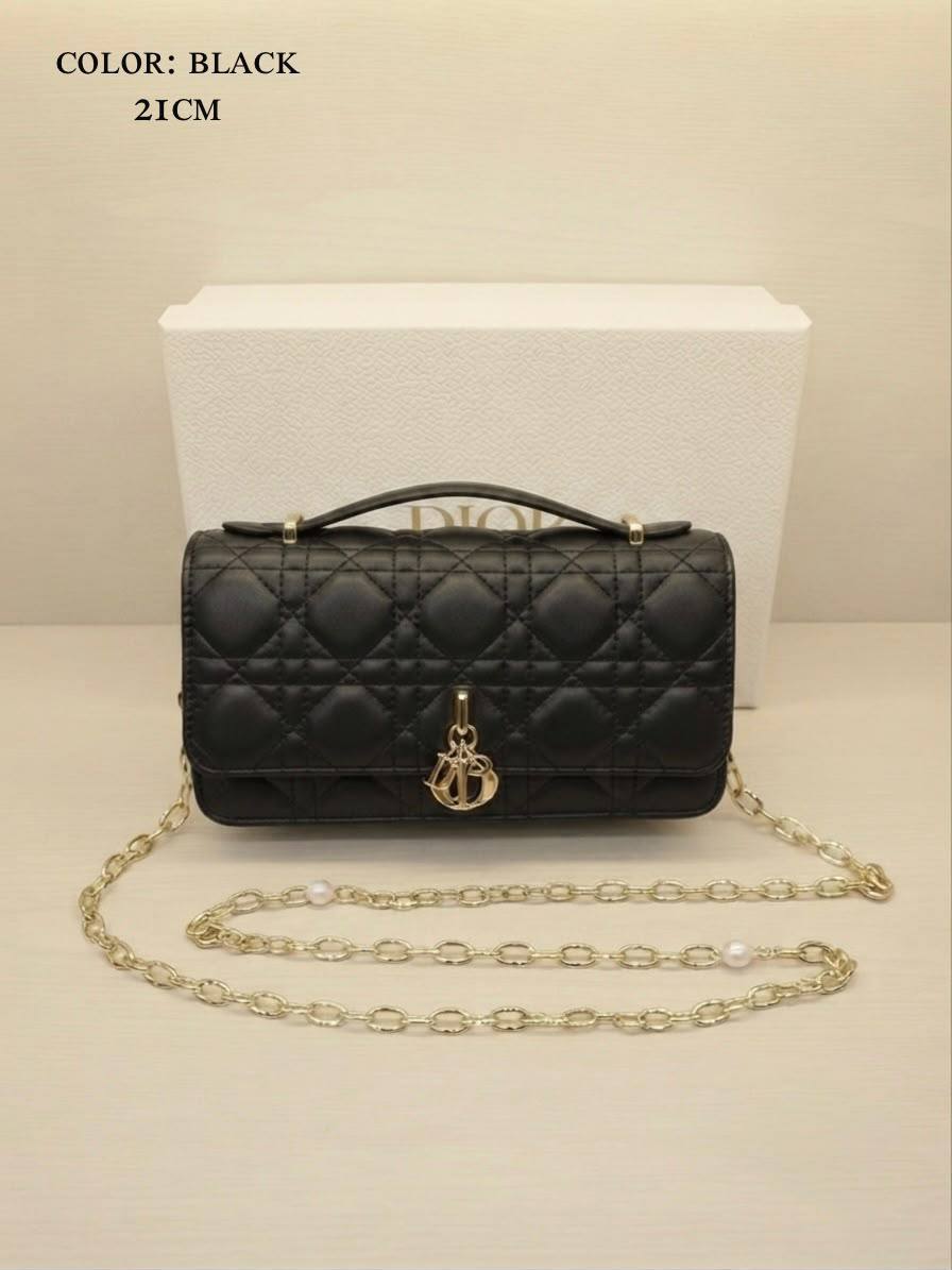 Dior
ᴛᴏᴘ ʜᴀɴᴅʟᴇ/ ɢᴏʟᴅᴇɴ ᴄʜᴀɪɴ
ᴡɪᴛʜʙᴏx
ʟᴀᴍʙsᴋɪɴ ᴍᴀᴛᴇʀɪᴀʟ
sɪᴢᴇ:𝟐𝟏ᴄᴍ
110 dhs🇦🇪🇦🇪
Zain56
♥️♥️♥️
