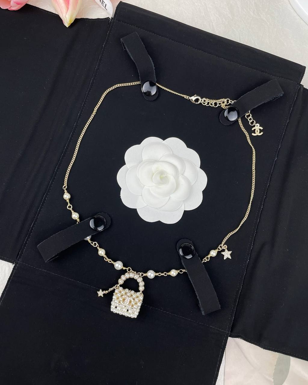 CHANEL ❤️🔥*
Necklace
Master quality 💯
With normal boxes 🗃️
85 dhs✅
With master box 🗃️
120 dhs✅
Zain216
♥️♥️♥️