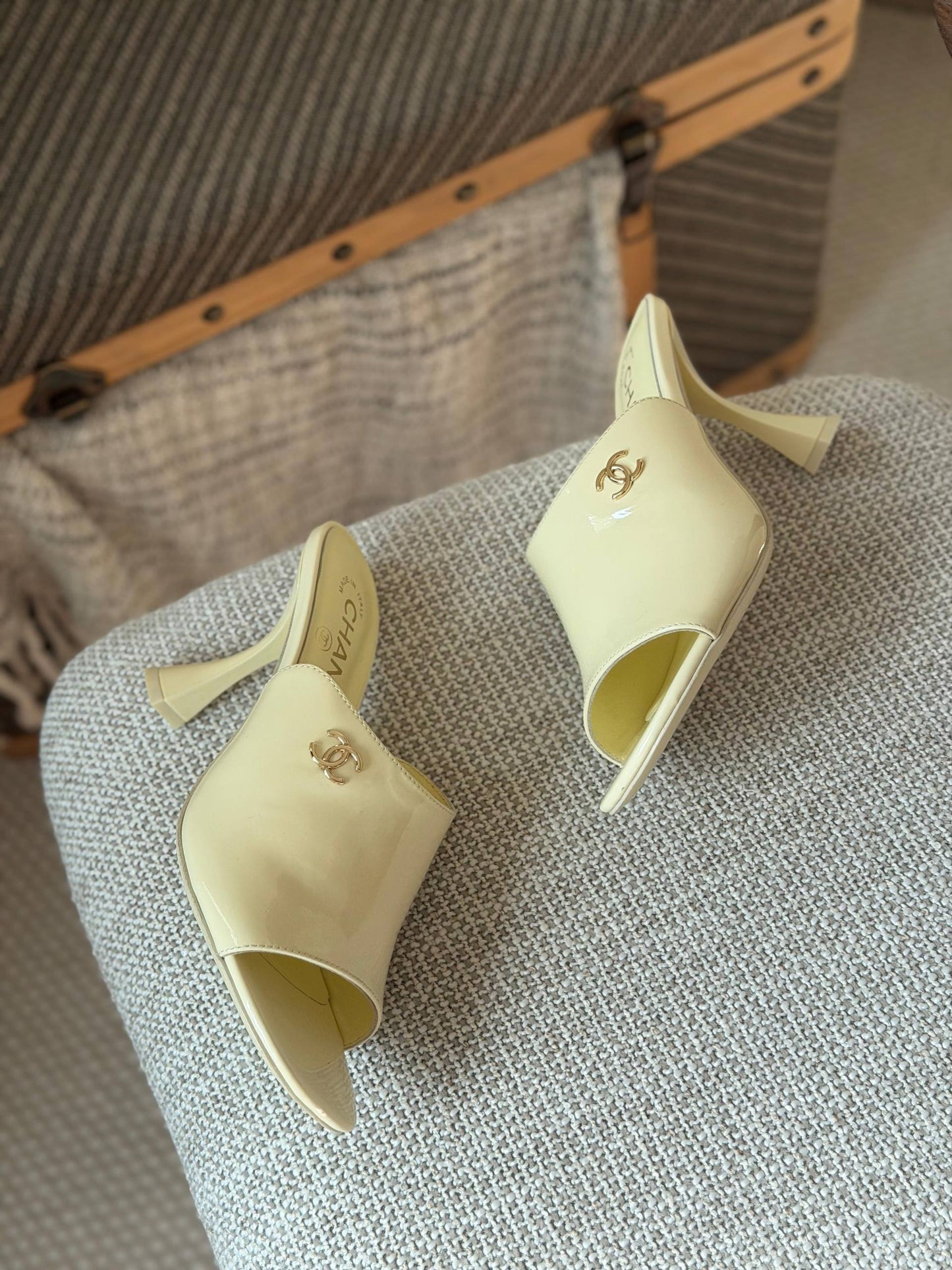 Chanel new 🩶
Size: 36 to 41
Super master quality
450 dhs💚
Zain198
♥️♥️♥️