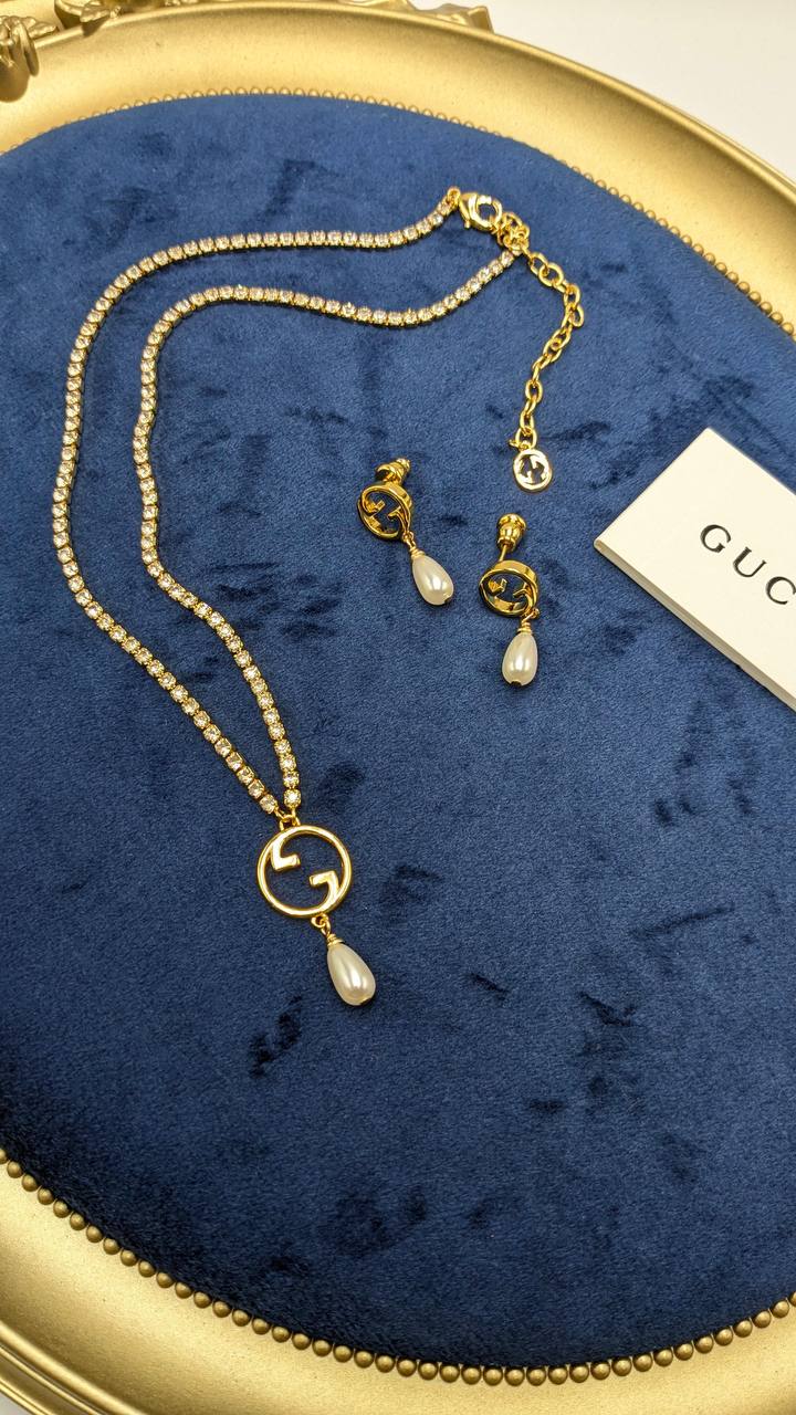 Gucci
*Master Quality*
*Necklace & Earrings*
120 dhs💓 with Normal Box 🎁
Zain210
♥️♥️♥️