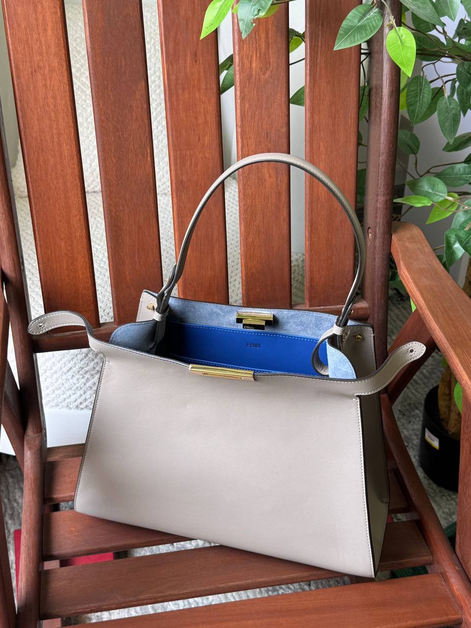 Fendi Picabo
Super Master
Size : 33 cm
For Price 👇 WhatsApp✅
0568585901
0507557372
0552275751 Owner Zain 👌
Zain315
♥️♥️♥️