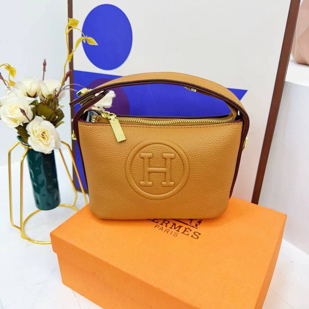 HERMES
ʟᴜɴᴄʜ ʙᴏx ʙᴀɢ
ᴡɪᴛʜ ʙᴏx
ᴡɪᴛʜ ᴀᴅᴊᴜsᴛᴀʙʟᴇ sᴛʀᴀᴘ
sɪᴢᴇ : 17.5 cm
70 dhs✅
Zain31
♥️♥️♥️