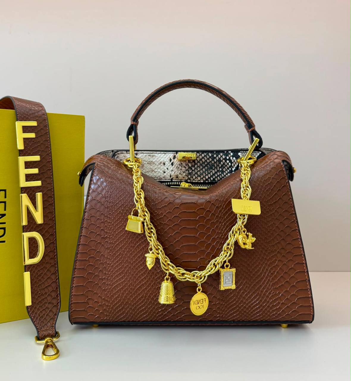 FENDI
COPY ONE
190 dhs🇦🇪🇦🇪
Zain295
♥️♥️♥️