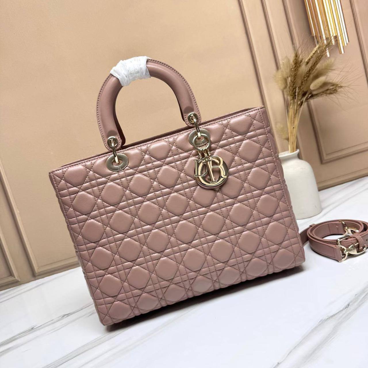 Dior
Master🌺🌺
380 dhs💛
Zain153
♥️♥️♥️