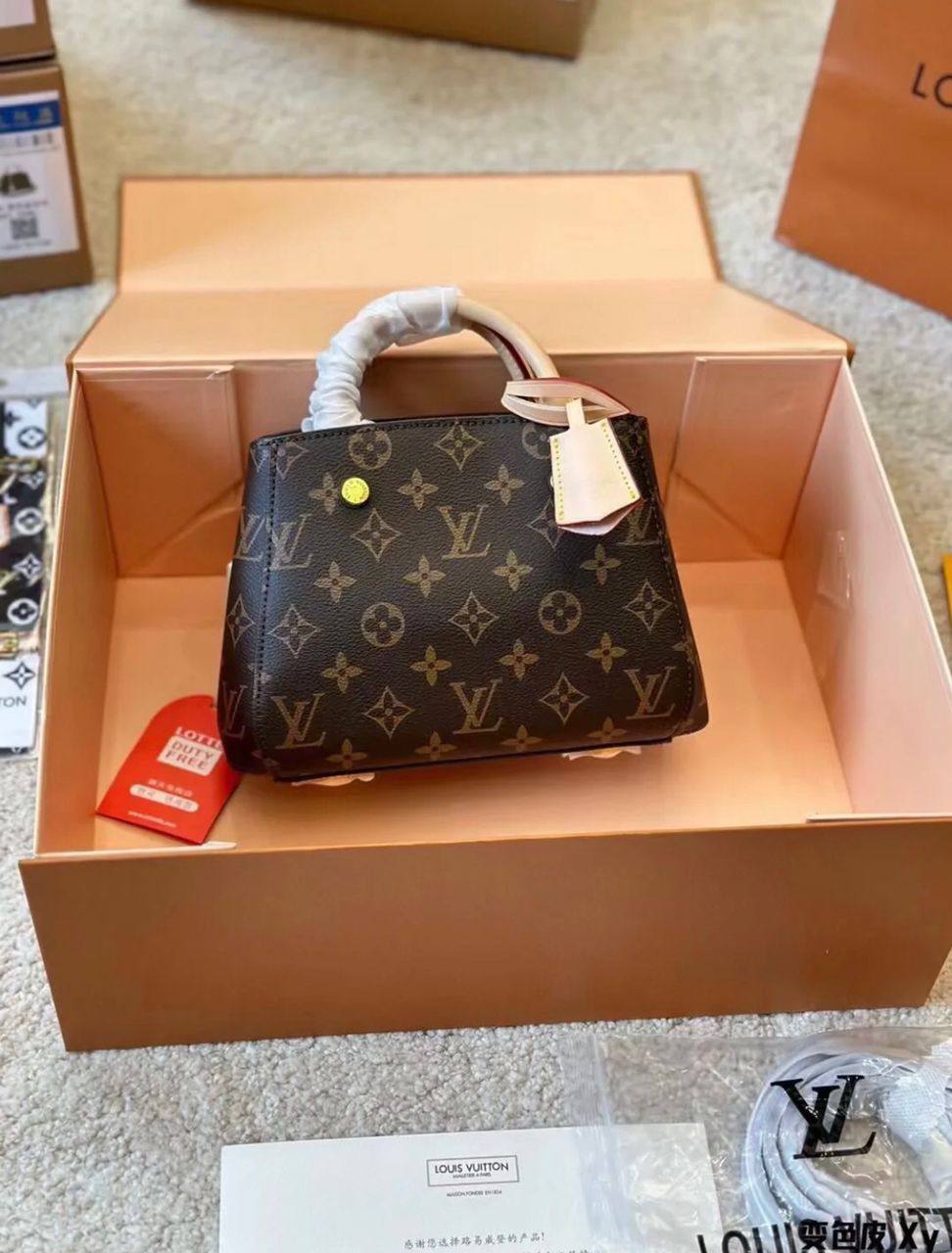 LV
SMALL
95 dhs✅
size 22×11×17cm
MEDIUM
100 dhs✅
size 29×13×20cm
BIG
110 dhs✅
size 33×15×23cm
Zain232
♥️♥️♥️
