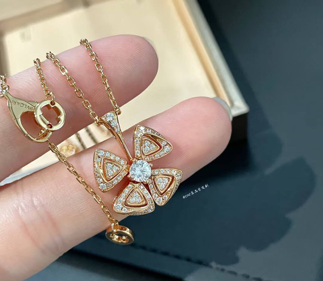 Bvlgari Necklace 🎀
Master quality
Rose gold
*55* AED normal box 📦
*85* AED with same original box 🗃️
Zain48
♥️♥️♥️