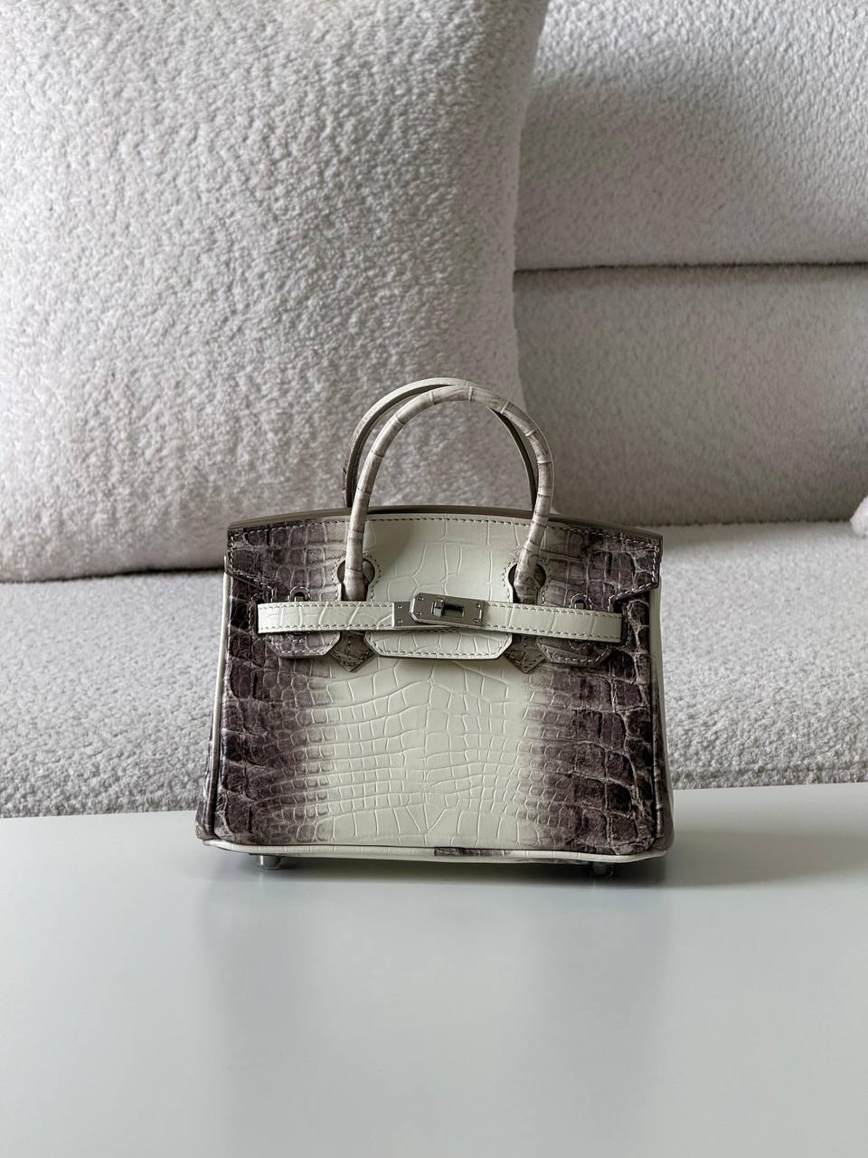 Hermes birkin croc 20cm💕master quality😍with box❤️
780 dhs🪙💕
Zain52
♥️♥️♥️