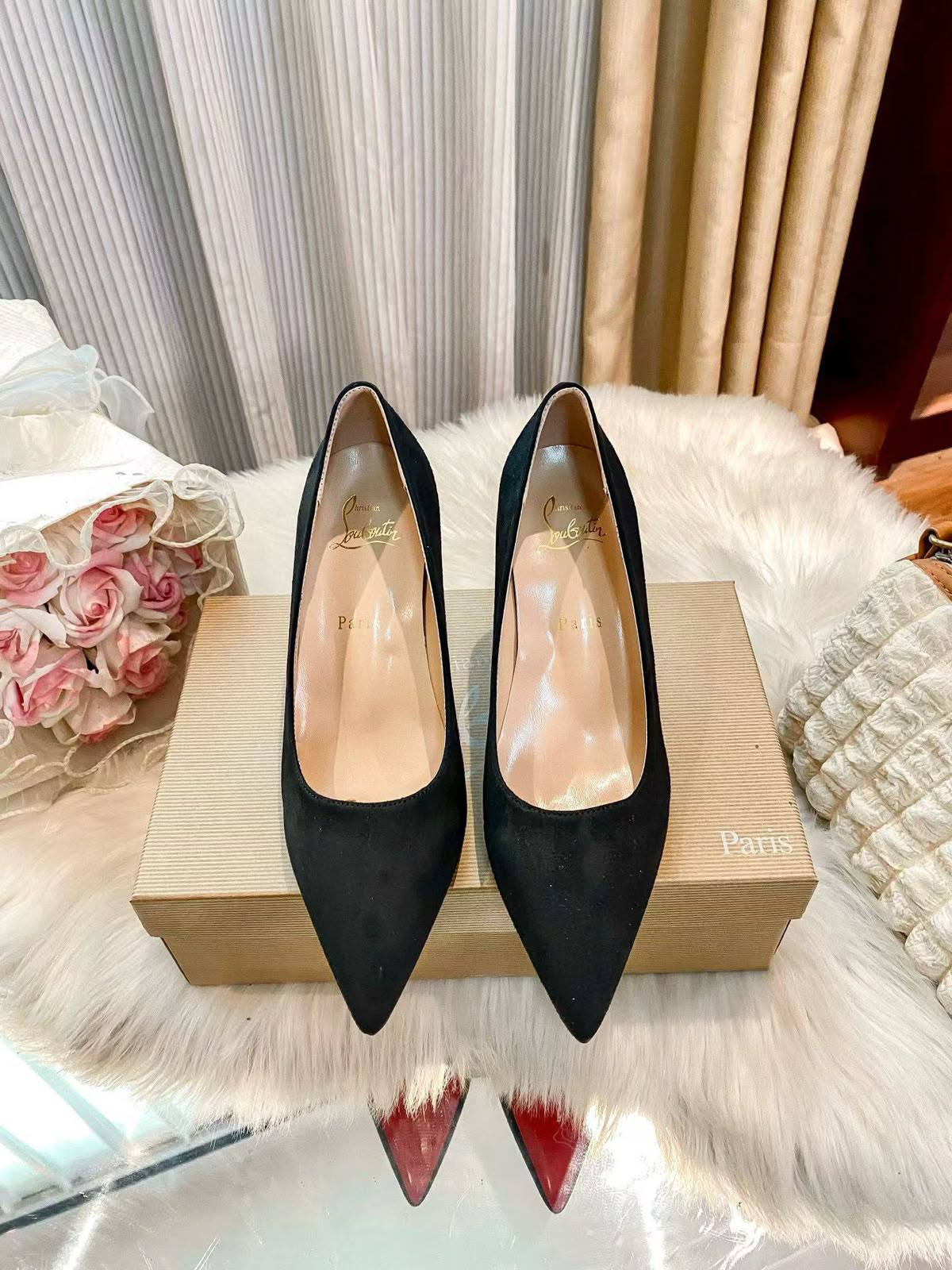 Loubotin Heels
Size 36-41
150 dhs🇦🇪🇦🇪
Zain183
♥️♥️♥️