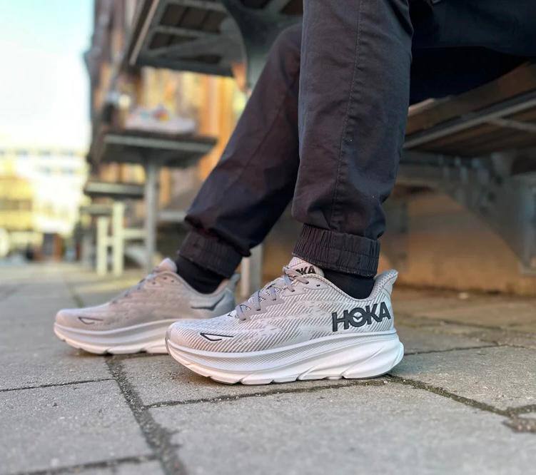 Hoka One One Clifton 9 ,
Size 36-45 ,
230 dhs✅
Zain18
♥️♥️♥️