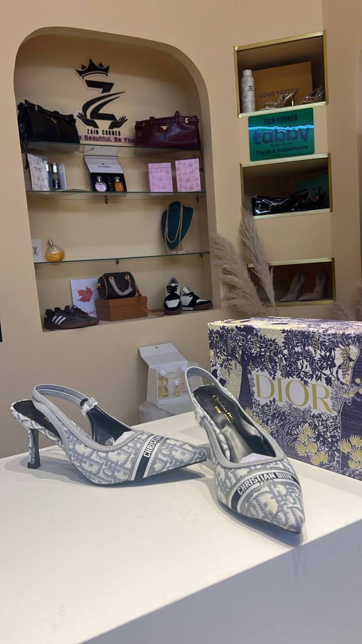 Dior heels
120 dhs
Zain132
♥️♥️♥️