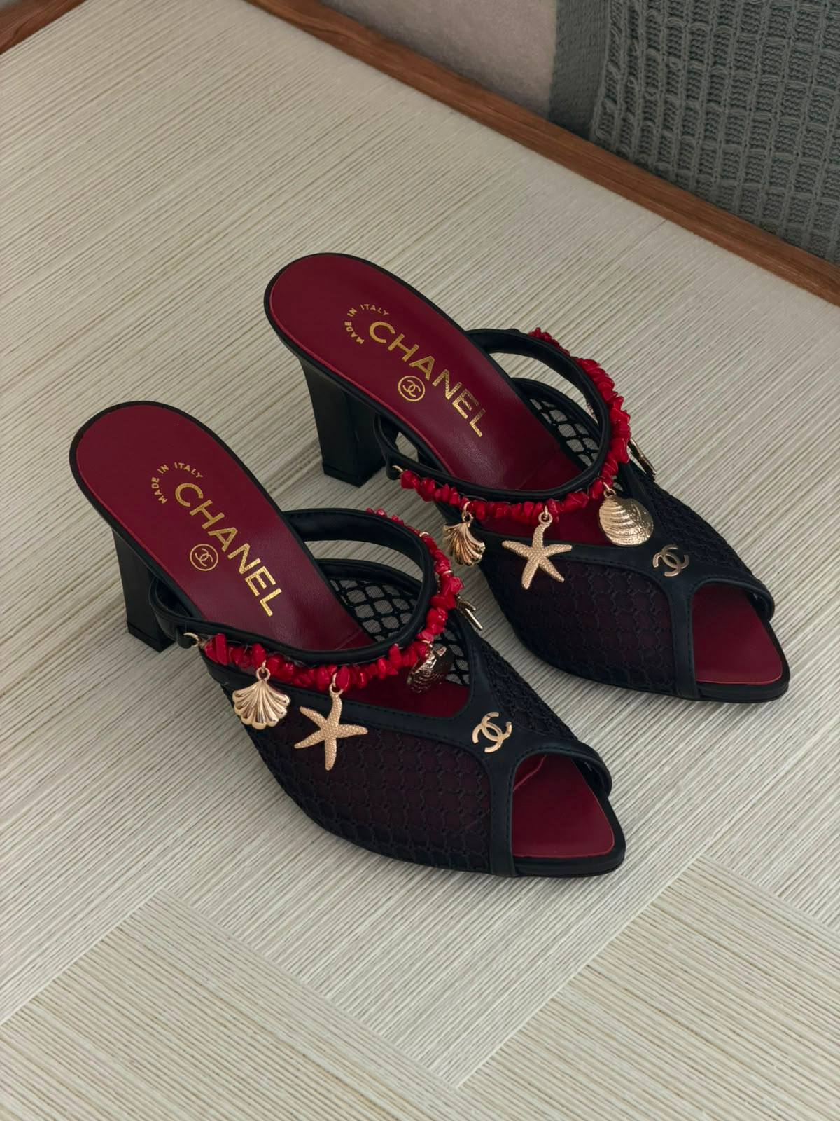 CHANEL
QUALITY:SUPER MASTER 😍💥
SIZE:36 TO 42😍🥰
550 dhs✅
Zain319
♥️♥️♥️