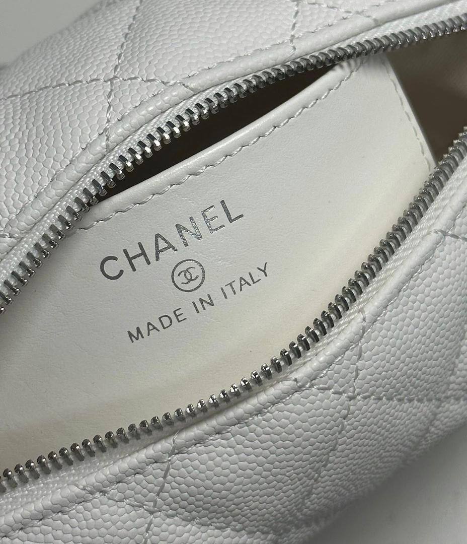 Chanel
95 dhs❤️
with box
🎁🎁🎁
size 21cm
Zain26
♥️♥️♥️
