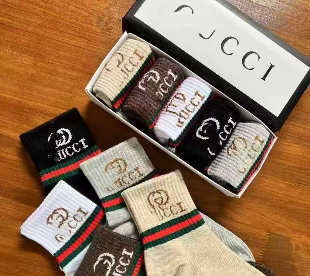 Socks 🧦 ❤️🔥*
5 piece 🤯
With boxes 🗃️
good quality 💯
45 dhs🪙💚
Zain216
♥️♥️♥️