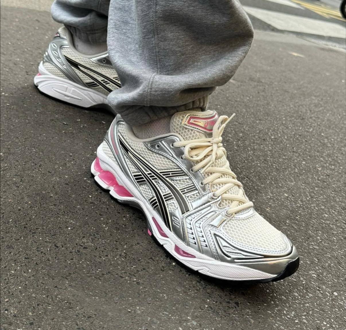 ASICS GEL-Kayano 14 Cream Sweet Pink,
Size 36-45 ,
240 dhs❣️
Zain18
♥️♥️♥️