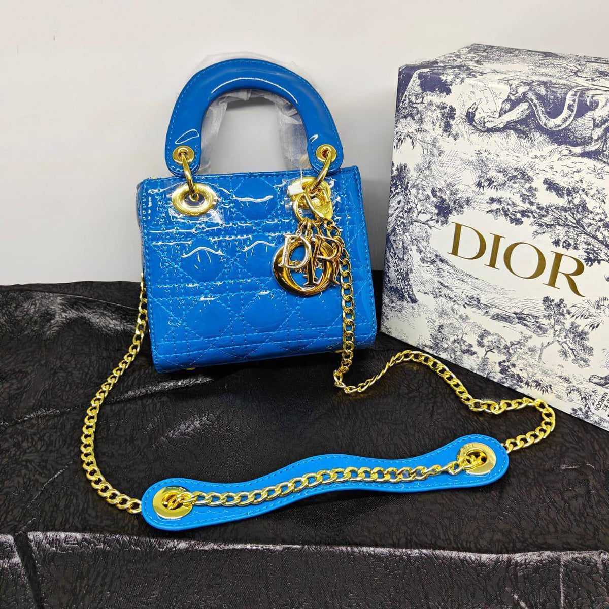 💎 Lady Dior
1⃣️ First quality +🎁
Size : 18 * 14 cm
with box
90 dhs🇦🇪🇦🇪
Zain115
♥️♥️♥️