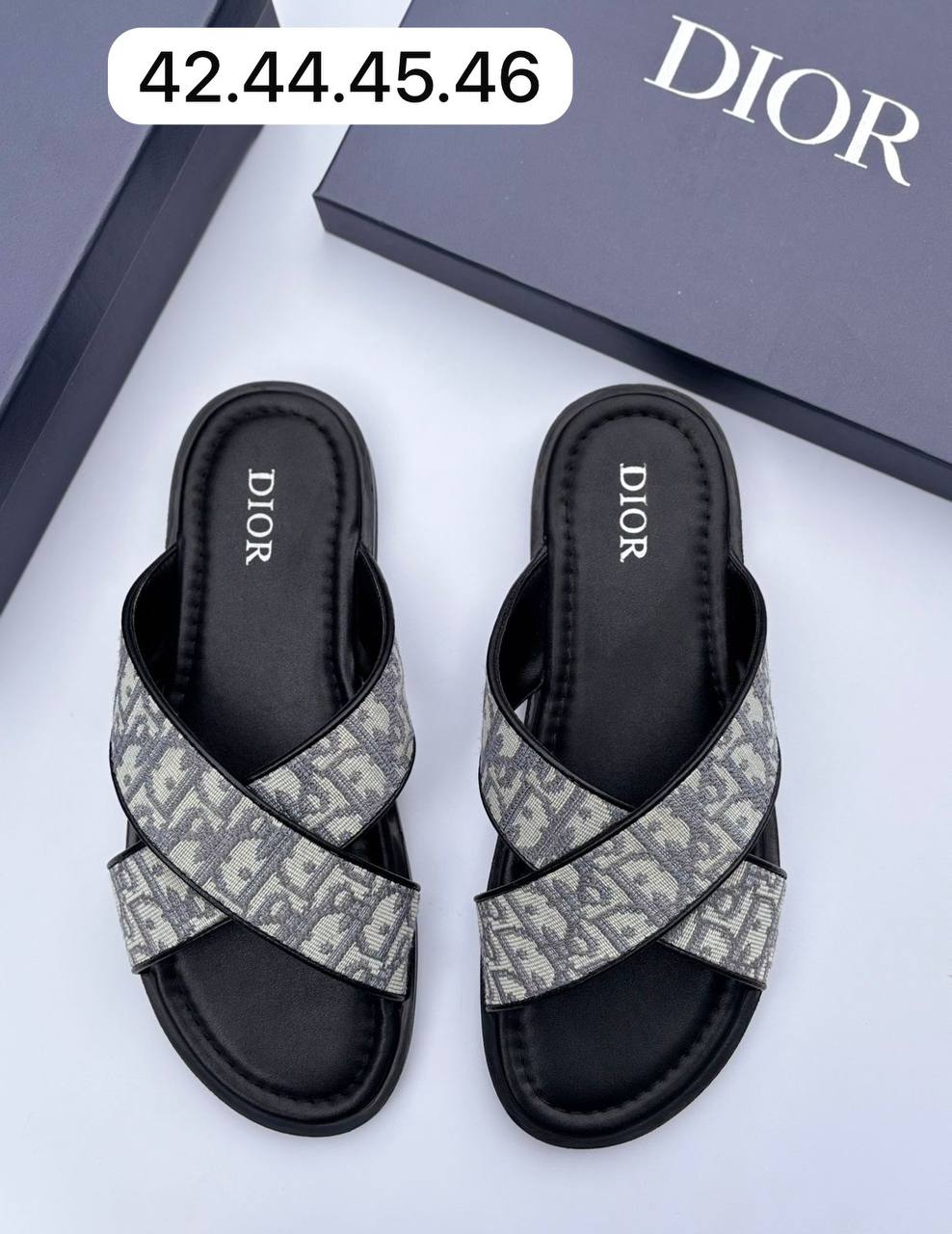 Dior slipper (men)
110 dhs🪙🌨️
Size 40-45
Zain55
♥️♥️♥️