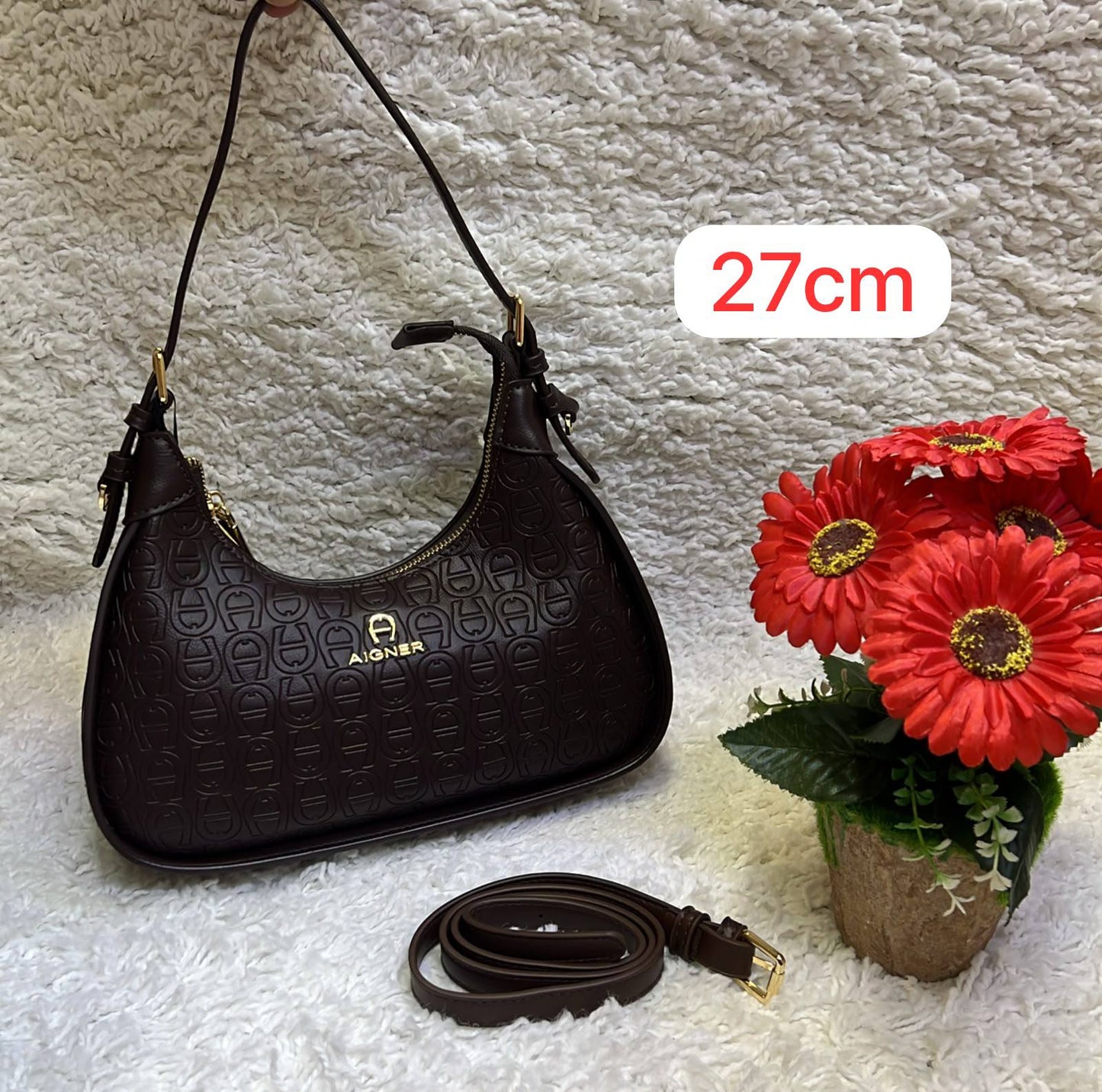 Aigner
27cm
110 dhs✅
Zain168
♥️♥️♥️