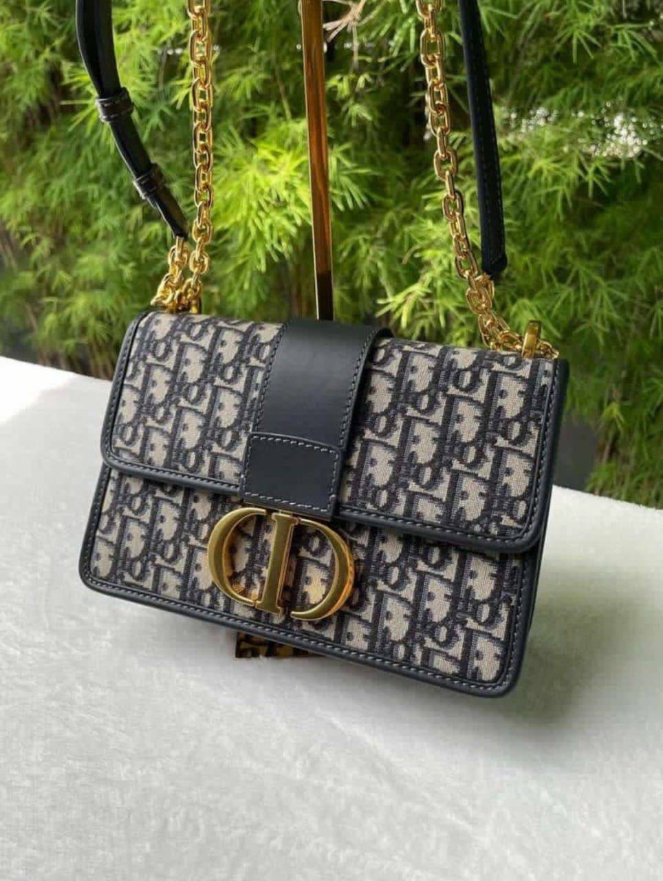 DIOR 
High Quality
NEW CAME  
WITH BOX  
🎁🎁🎁
180 dhs🪙
Zain39
♥️♥️♥️