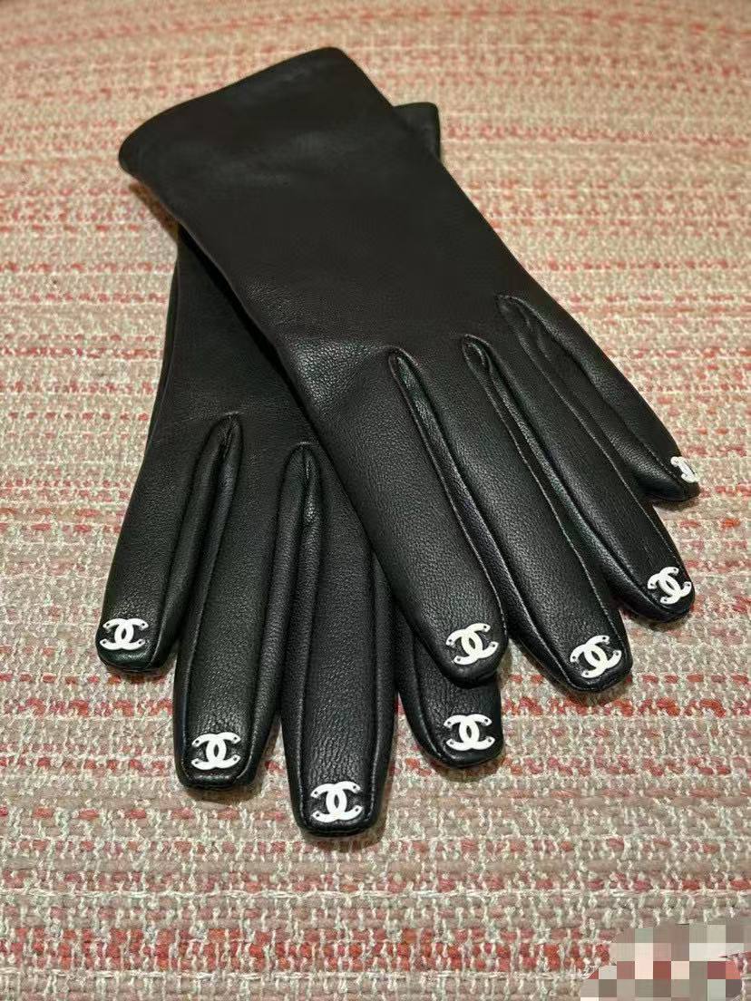 Glove
Available new collection 😍😍😍 
250 dhs🪙
Zain262
♥️♥️♥️