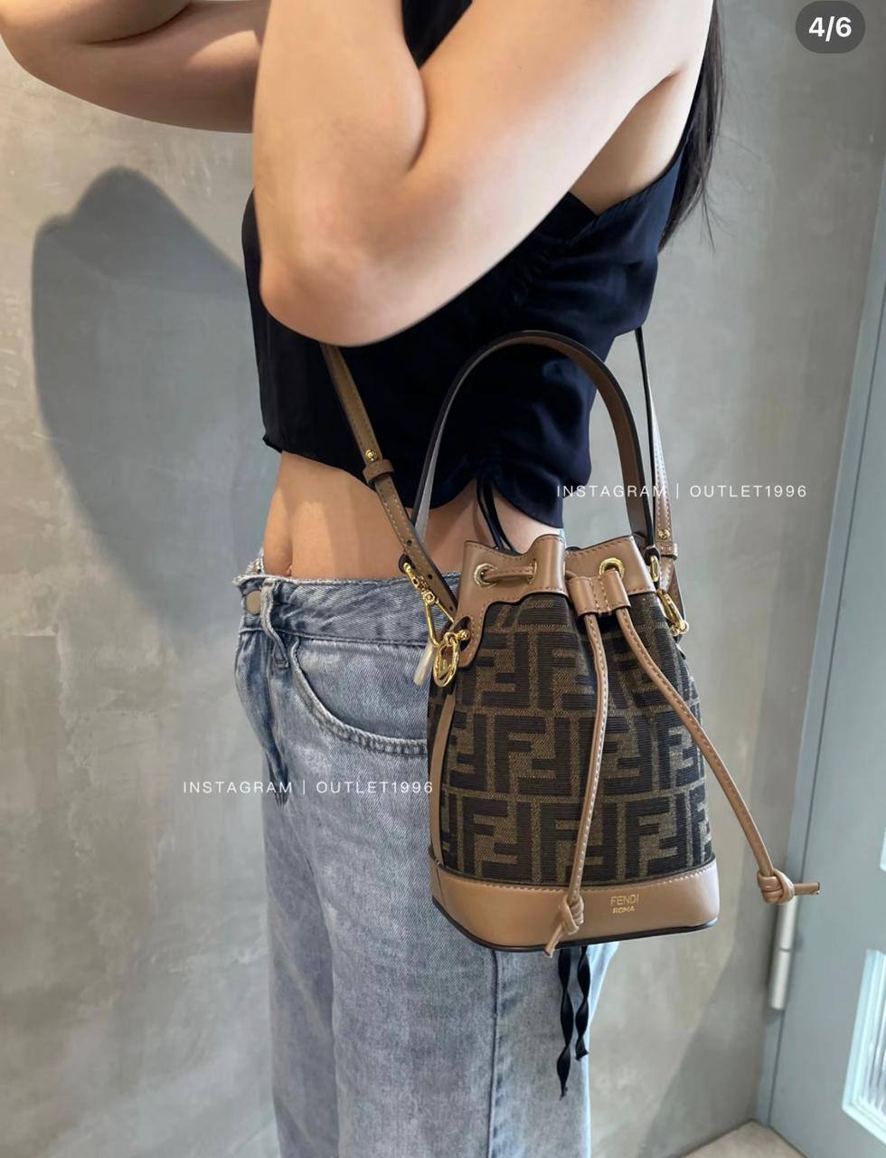 Fendi
good quality,
comes with box, 🎁🎁🎁
size... 13*20 cm
85 dhs💓
Zain12
♥️♥️♥️