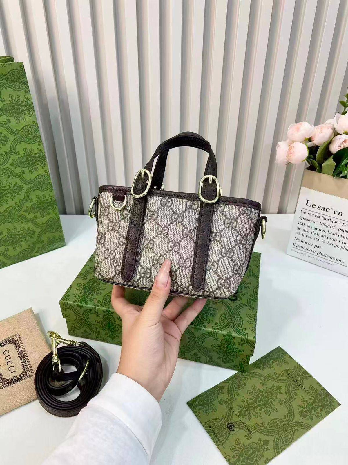 Gucci
95 dhs🗽
With Box
🎁🎁🎁
Zain50
♥️♥️♥️