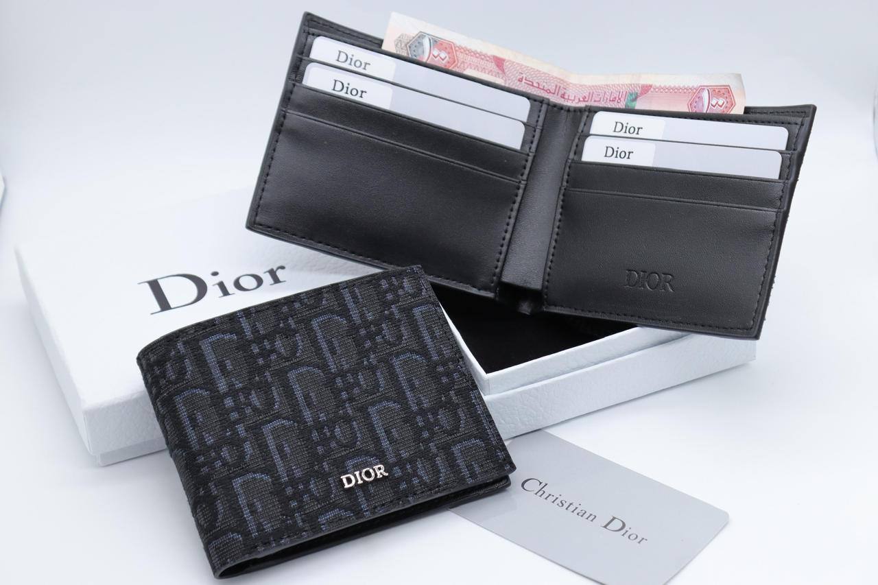 Dior Wallet
55 dhs🪙💕
Zain33
♥️♥️♥️