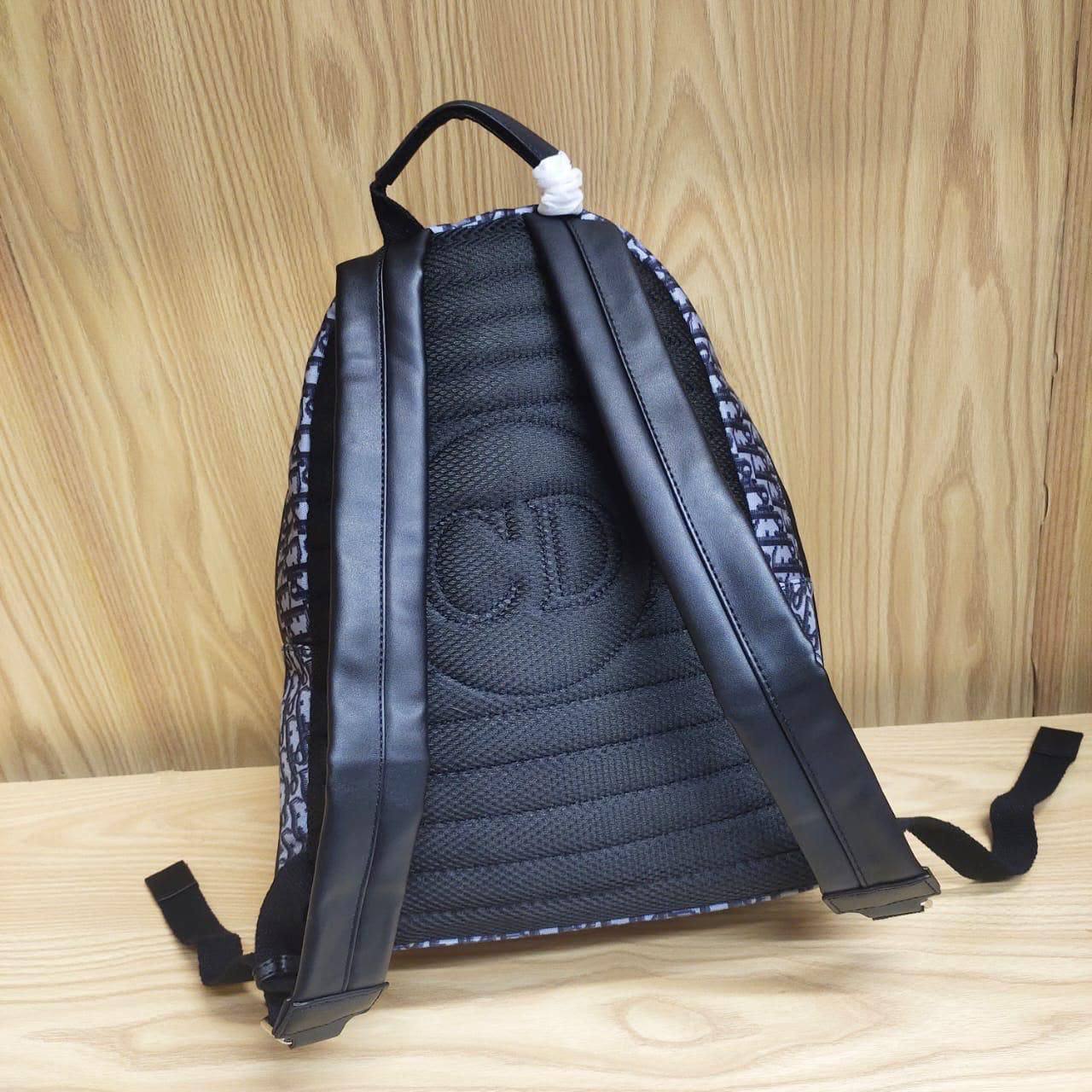 DIOR
BACKPACK
GOOD QUALITY
95 dhs✅
Zain295
♥️♥️♥️