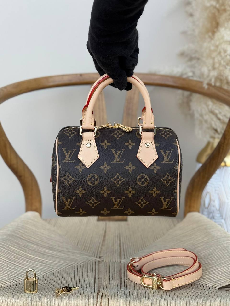 LV
20cm
340 dhs💓
Top quality
With box🎁
Zain167
♥️♥️♥️