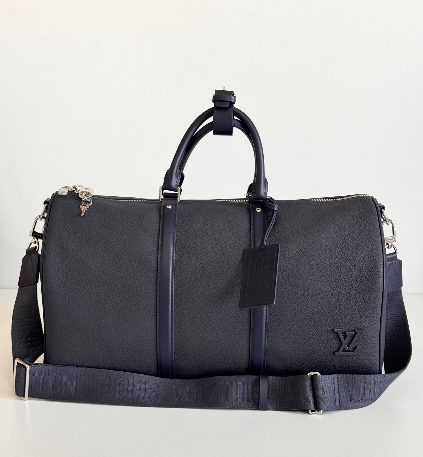 LV TRAVELING BAG
1550 dhs✅
*50 CM*
*Super Master*🇫🇷
Zain284
♥️♥️♥️