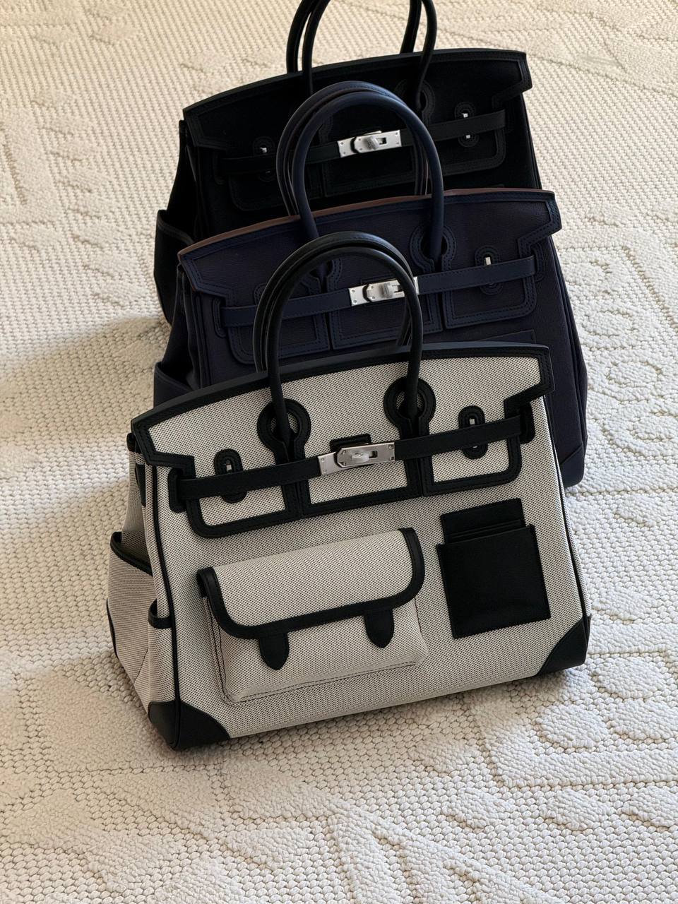 Hermes Birkin cargo 35cm💕master quality😍
with box❤️
🎁🎁🎁
1280 dhs🪙💚
Zain52
♥️♥️♥️