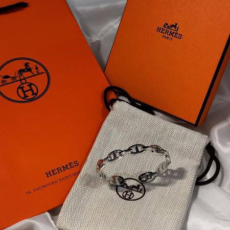 Hermes ❤️🔥*
Bangle 🦋
Master quality 💯
With normal boxes 🗃️
60 dhs✅
With master box 📦
80 dhs✅
Zain216
♥️♥️♥️
