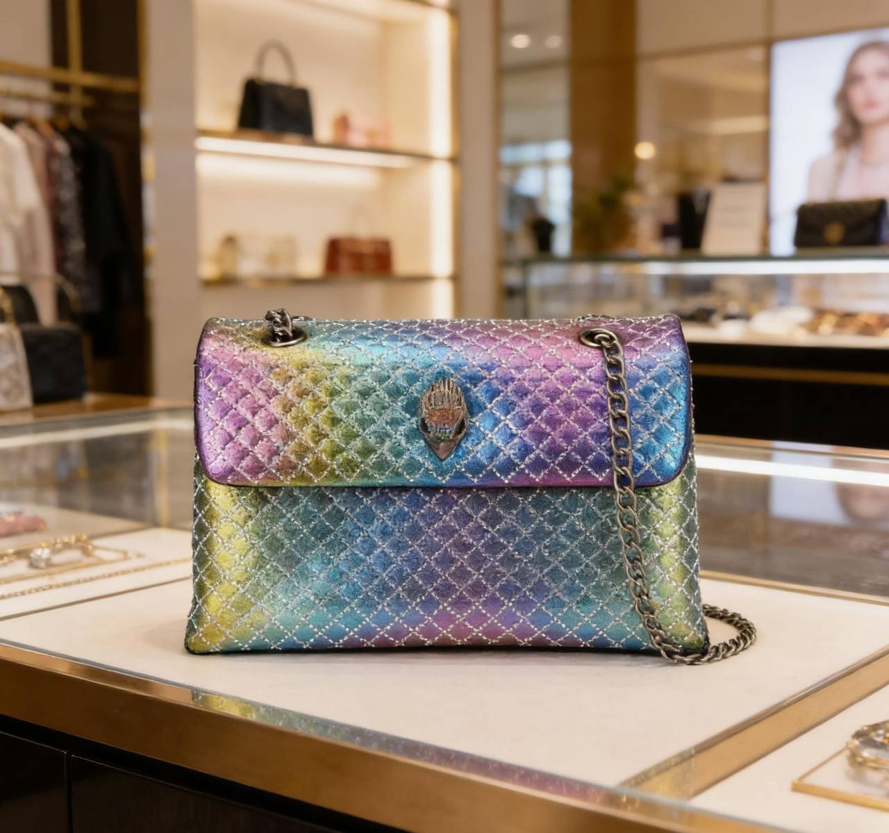 Aigner
115 dhs🇦🇪
with box 🎁🎁🎁
Ainger & Kurt Geiger
Size :26*9*18
Zain07
♥️♥️♥️