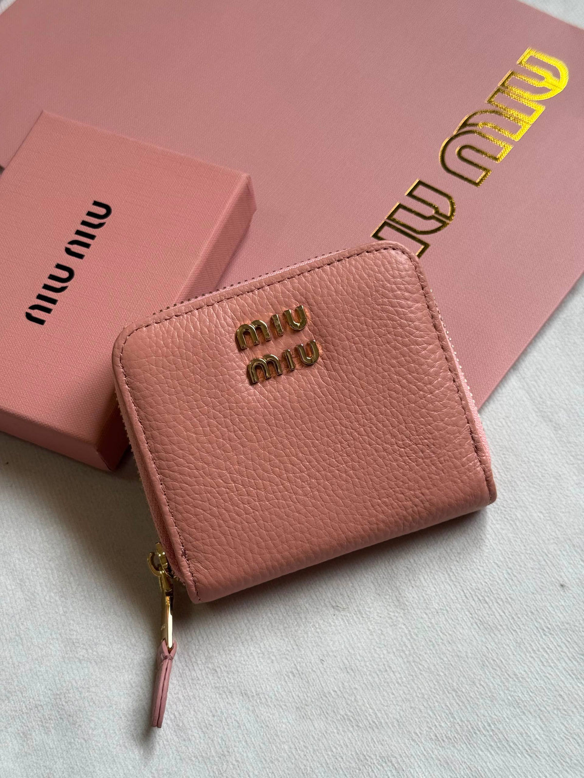 MIU MIU
super master
320 dhs🇦🇪🇦🇪
Zain275
♥️♥️♥️