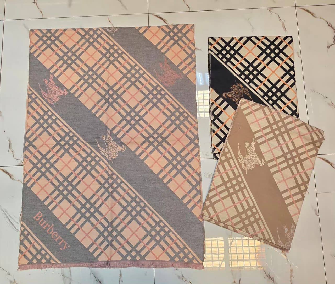 Scarf
40 dhs✅
Zain232
♥️♥️♥️