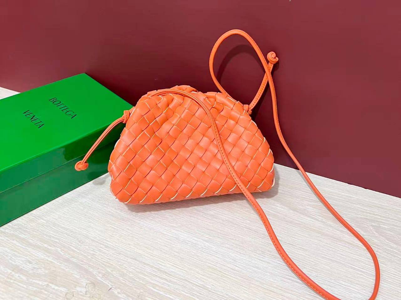 Bottega
110 dhs✅
with box
size 22cm
Zain26
♥️♥️♥️