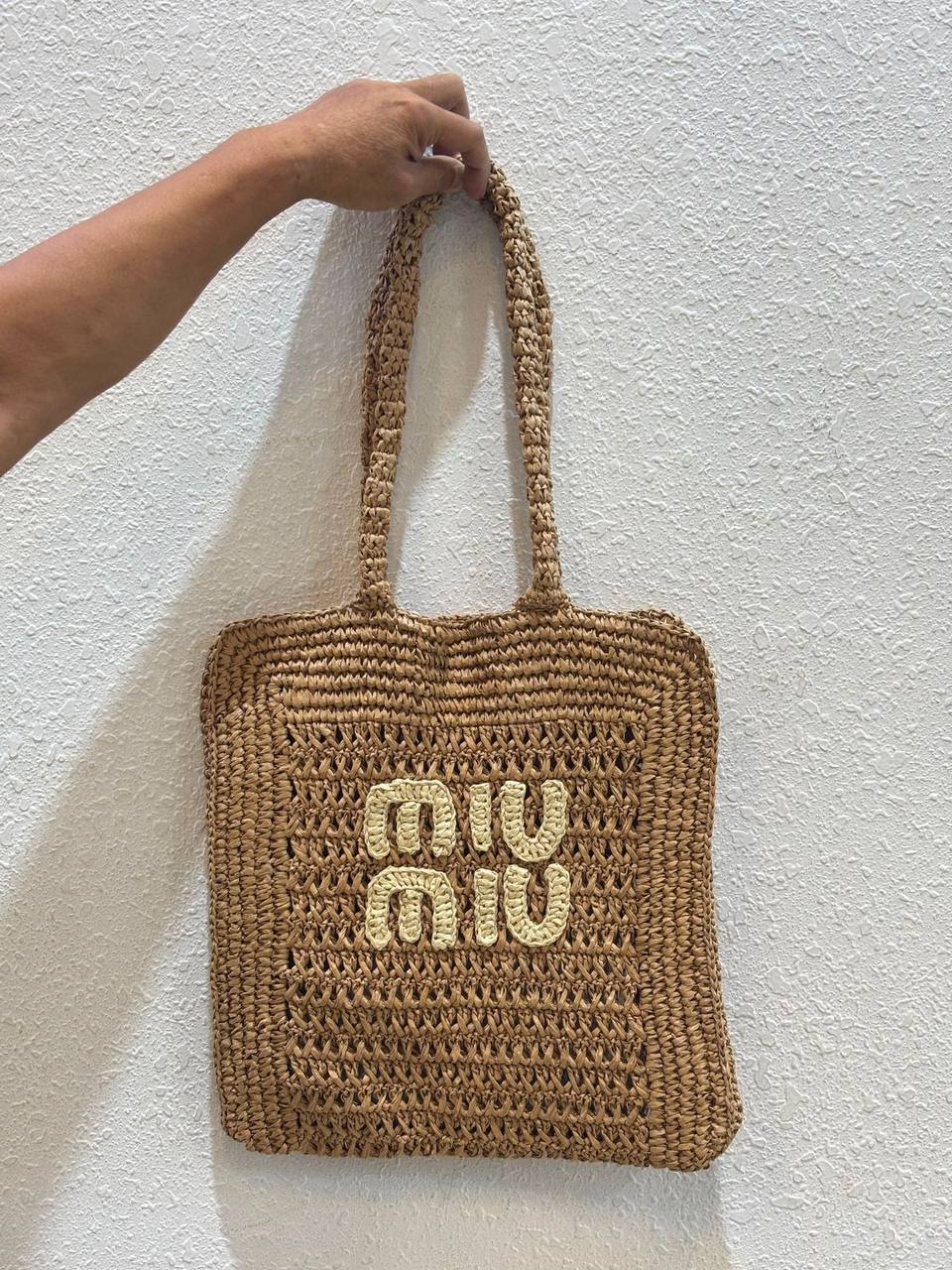 Miu Miu
SIZE ………33CM
90 dhs✅
Zain244
♥️♥️♥️