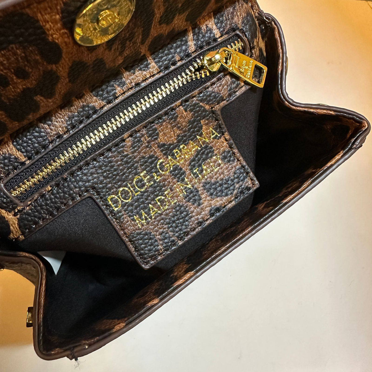 Dolce&Gabbana
new came
good quality
with box
105 dhs🇦🇪🇦🇪
Zain295
♥️♥️♥️