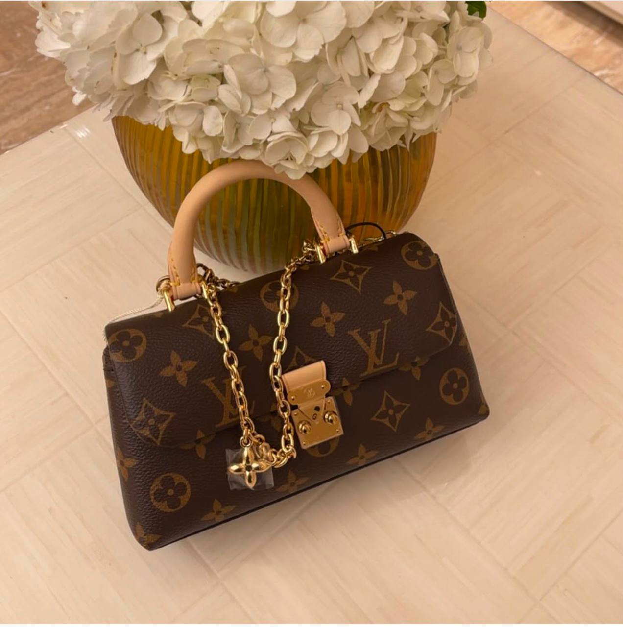 LV Bag
20Cm
Box
220 DHS🇦🇪🇦🇪🇦🇪
Zain131
♥️♥️♥️